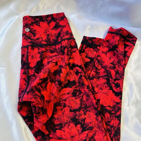 Lululemon Leggings Womens Sz 6 Floral Red Striped CompressionCrop Capri Gym Yoga - Picture 13 of 13